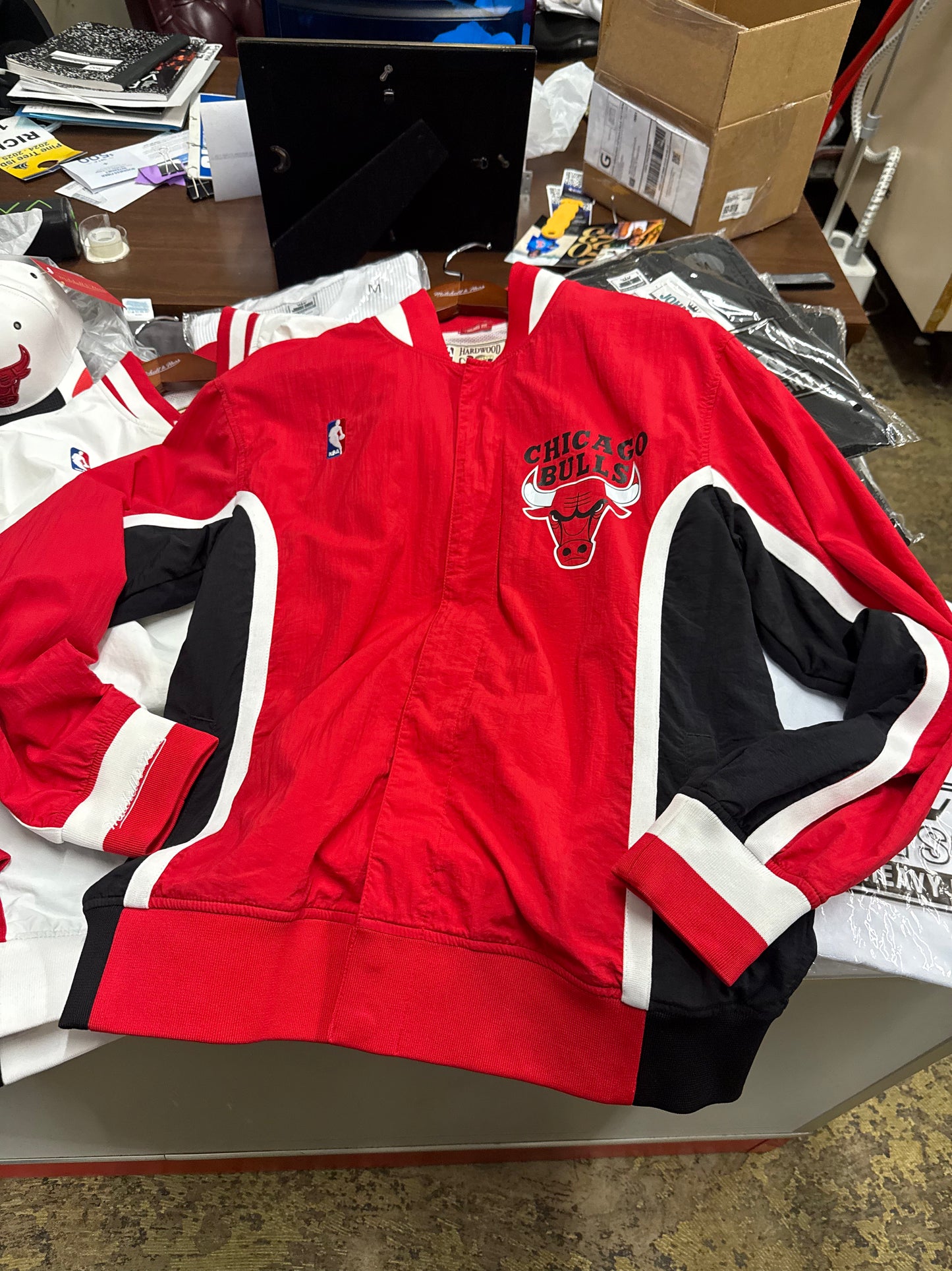 Mitchell & Ness Men's NBA 1992-93 Authentic Warm Up Jacket Red Chicago Bulls