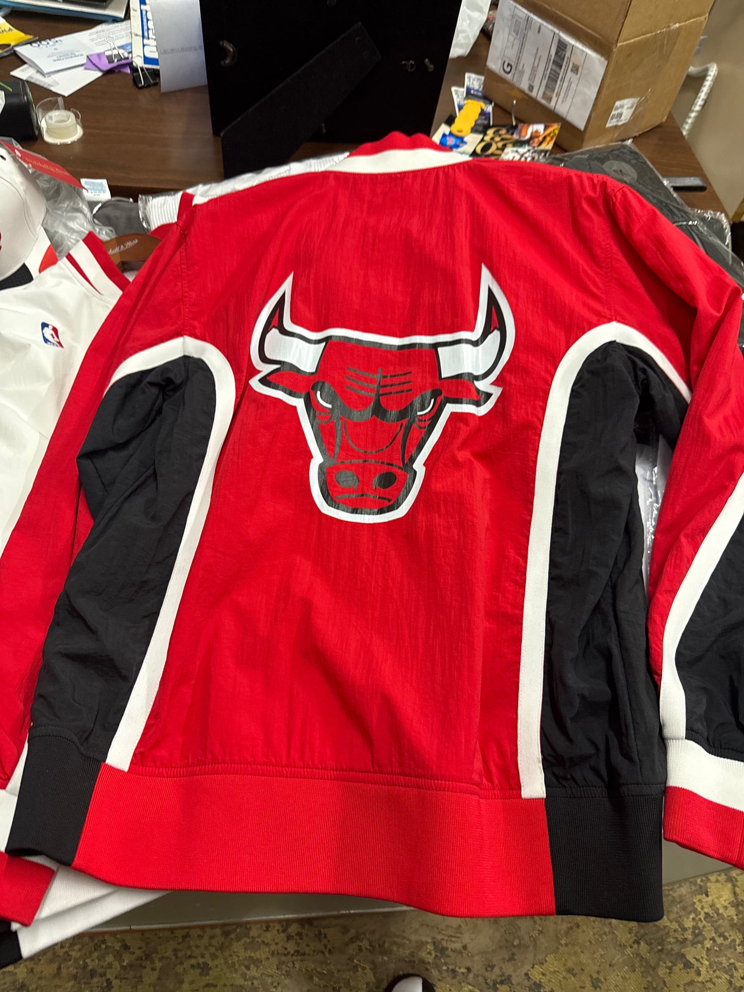 Mitchell & Ness Men's NBA 1992-93 Authentic Warm Up Jacket Red Chicago Bulls